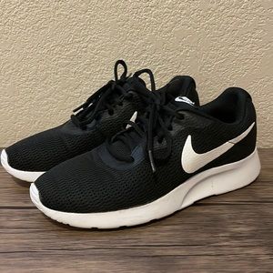 Nike Tanjun Women’s Sneaker
